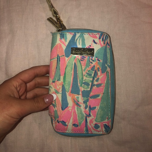 Lilly Pulitzer wristlet - Picture 1 of 2